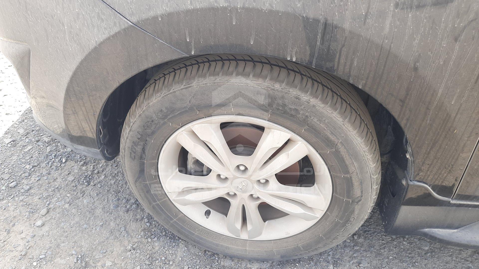 2013 HYUNDAI TUCSON VIN: KMHJT81B5DU649653