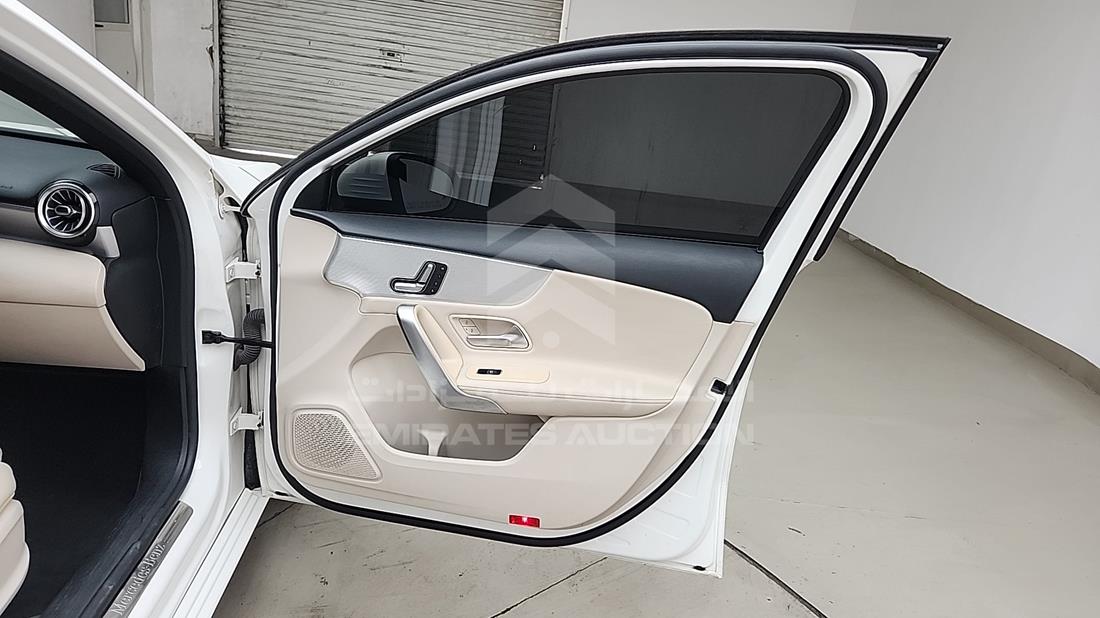 مرسيدس A220 2021 — الباب الأمامي الأيمن — صورة 29