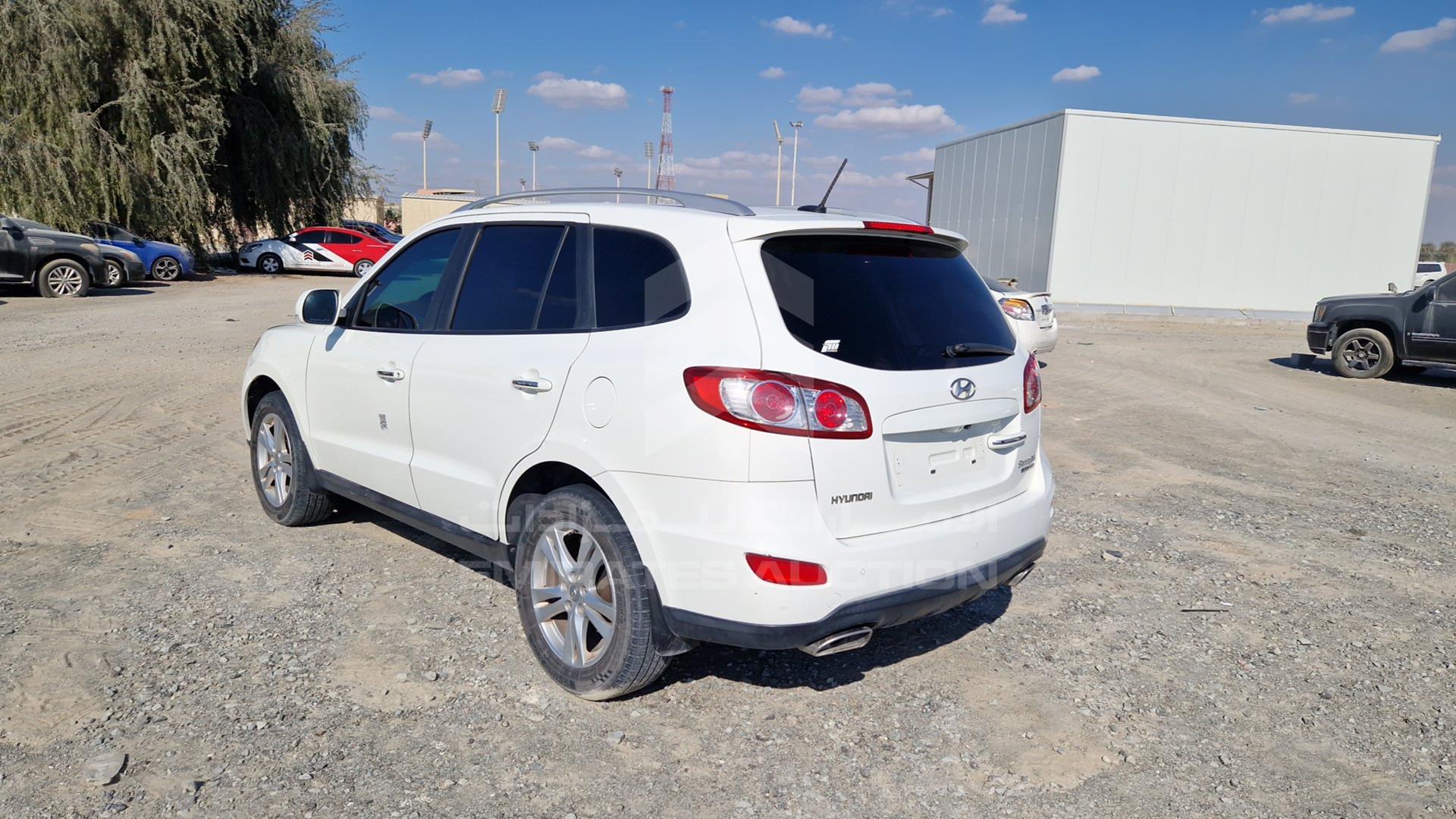 2011 HYUNDAI SANTA FE VIN: KMHSH81G6BU721605
