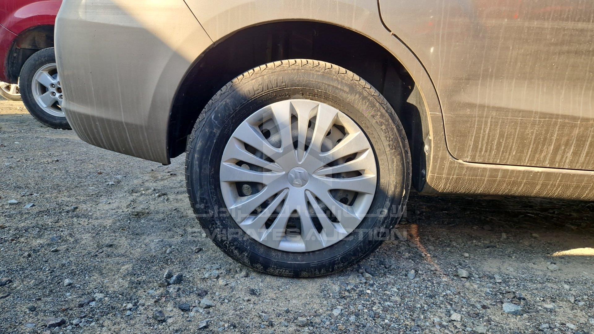 2015 SUZUKI ERTIGA VIN: MA3ZE8A11F0261397