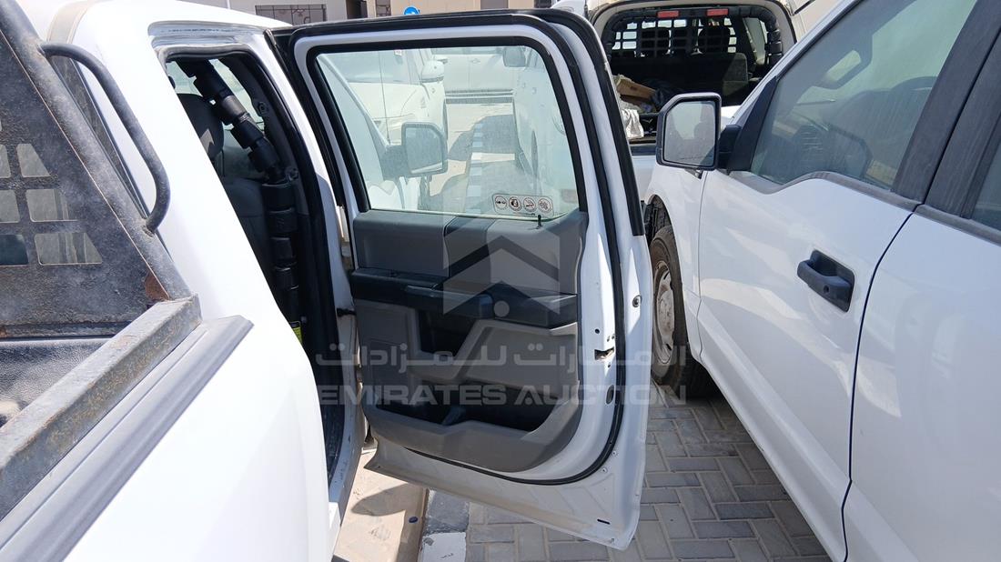 فورد اف 150 2019 — الباب الخلفي الأيمن — صورة 24