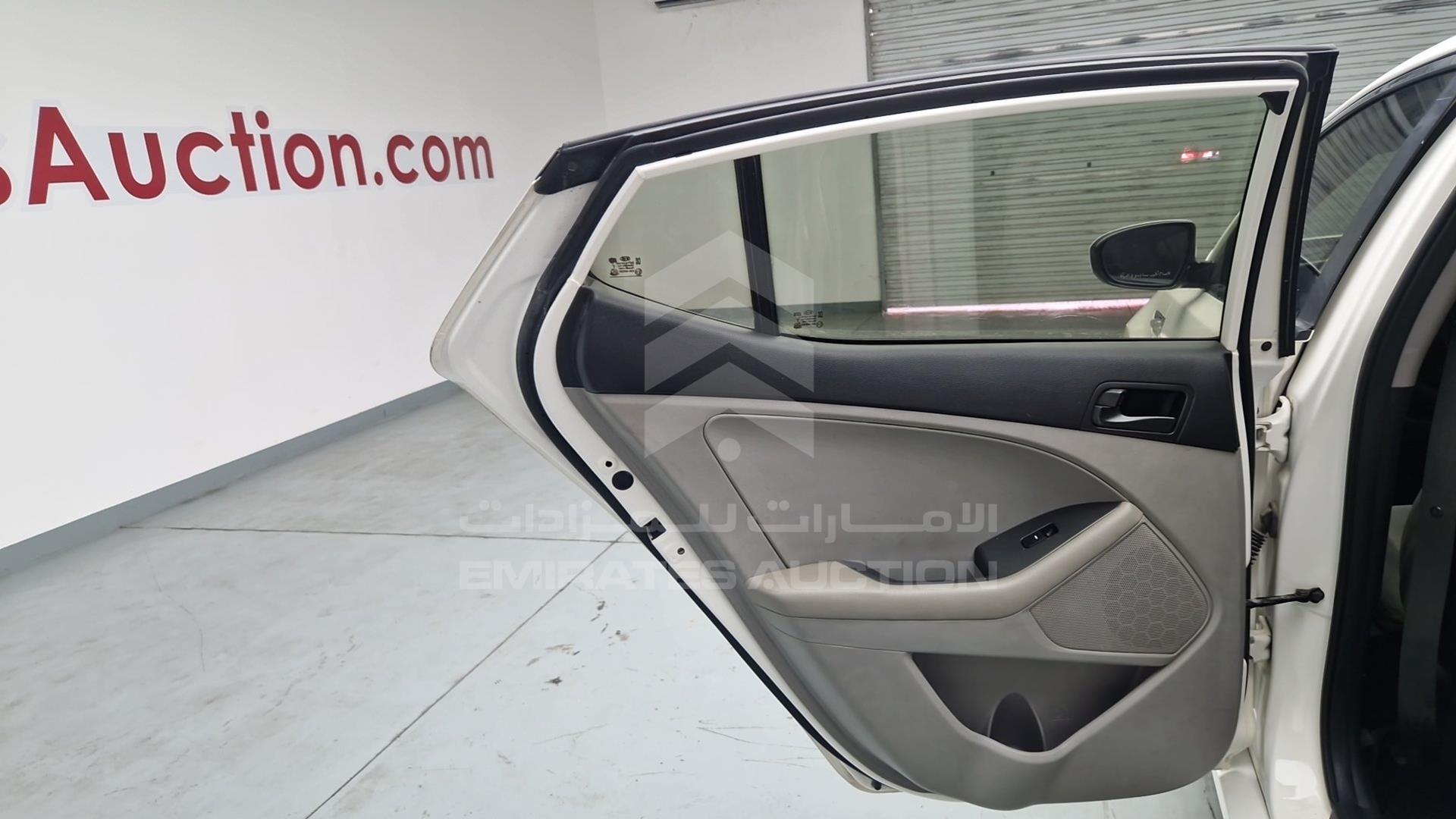 2015 KIA OPTIMA VIN: KNAGM4197F5554667