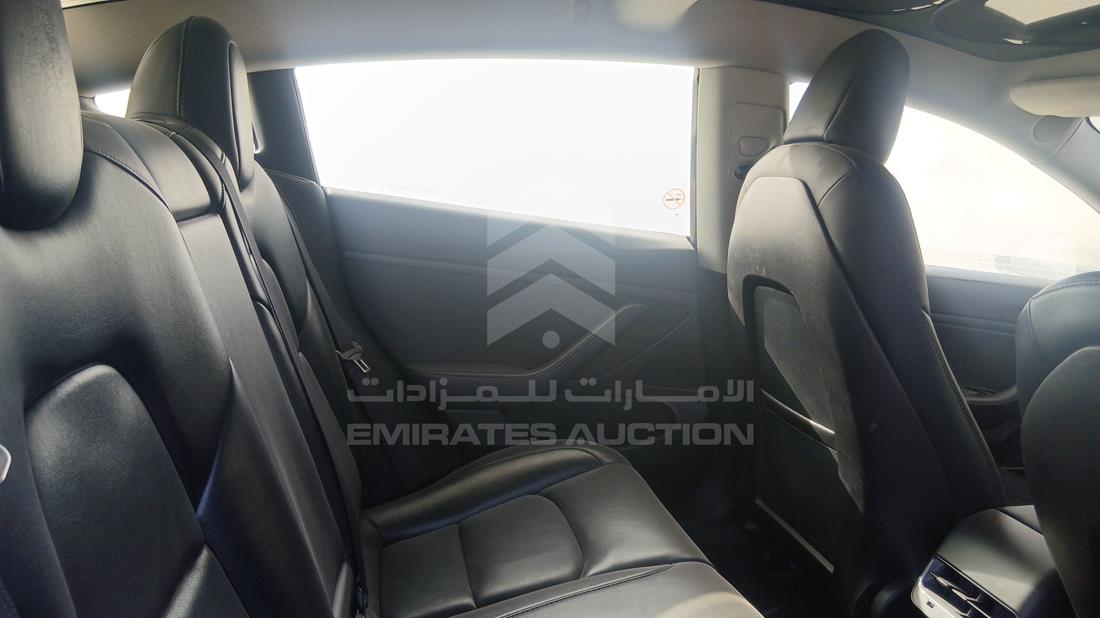 تيسلا موديل 3 2020 — زاوية الراكب الخلفي اليمنى — صورة 21