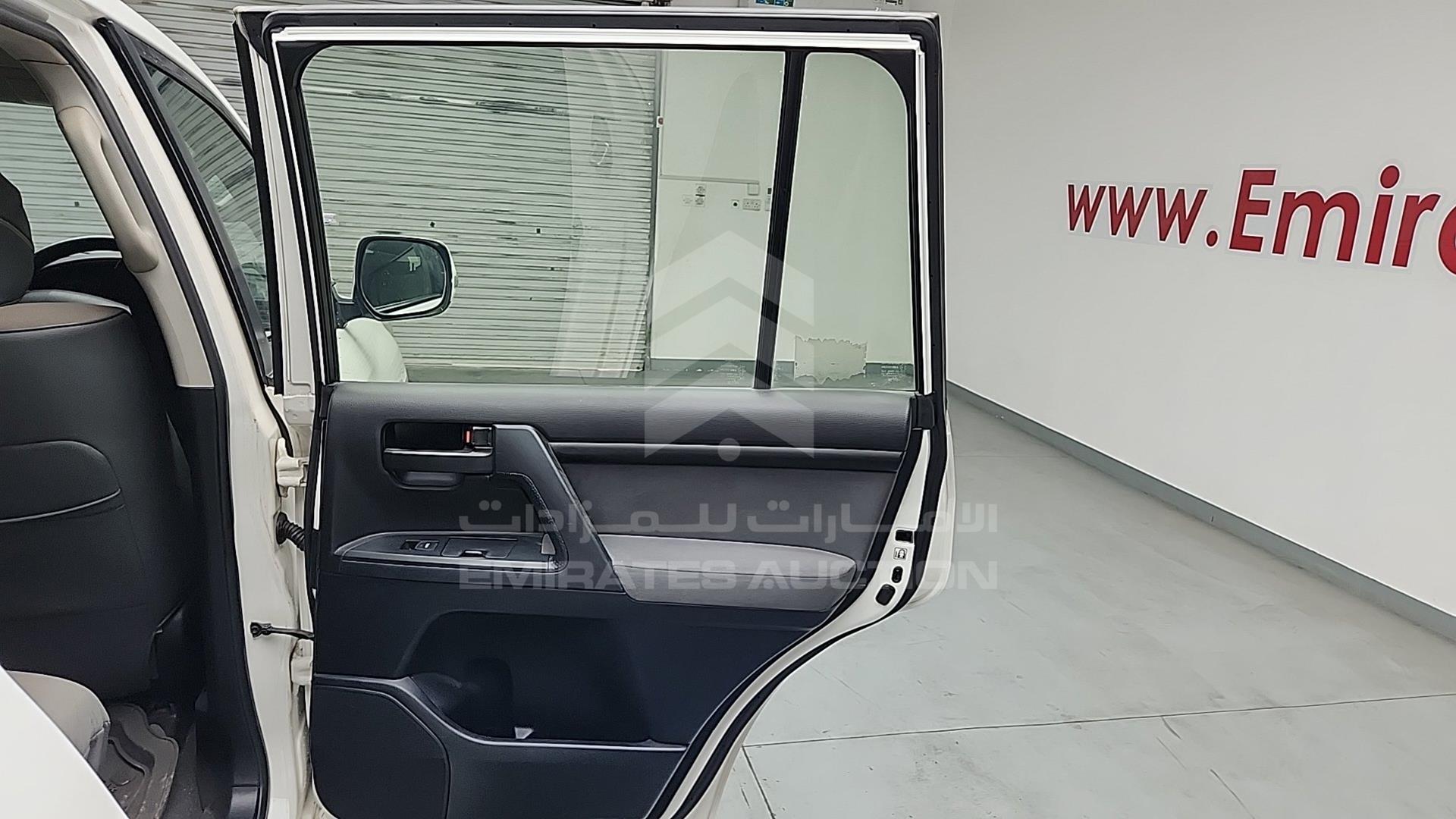 2014 TOYOTA LC 200 VIN: JTMHV09J804135073