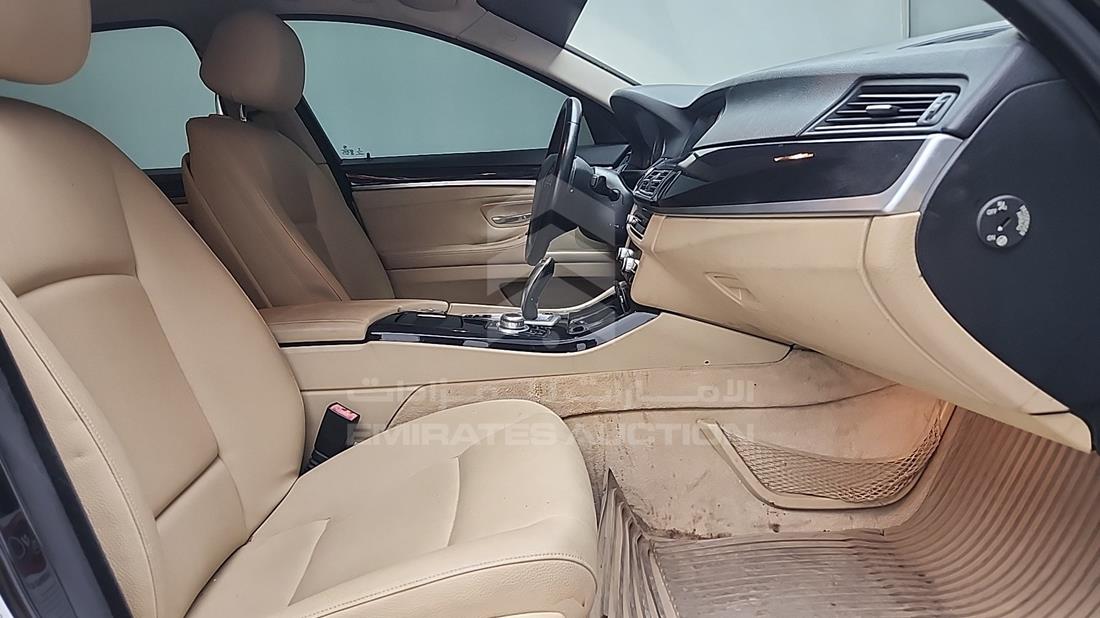 بي ام دبليو 535 اى 2015 — زاوية الراكب الأمامي للمقعد — صورة 28