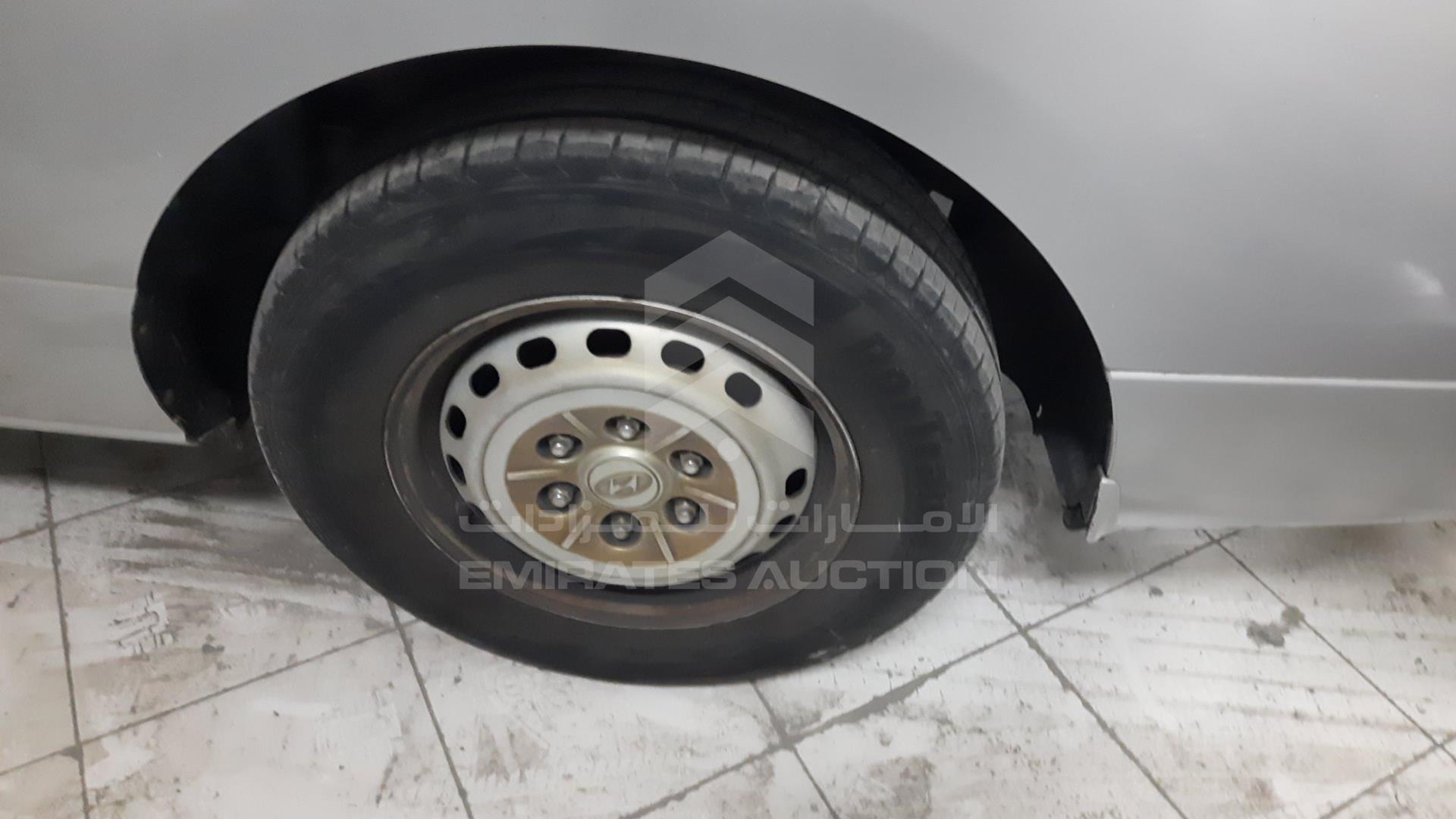2018 HYUNDAI H1 VIN: KMHWG81RXJU967562