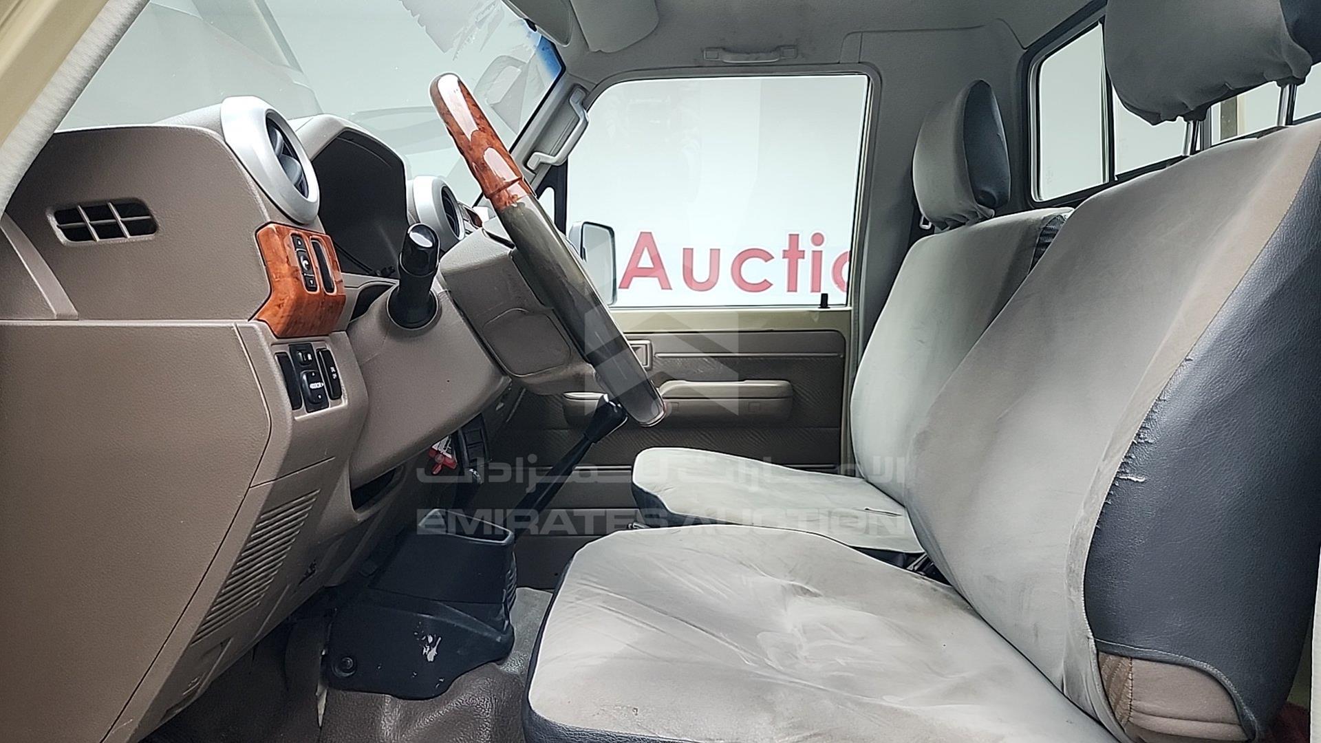 2015 TOYOTA LAND CRUISER VIN: JTFLU73J0F7004670