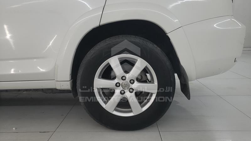 JTMBD31V685175120 Auction: EmiratesAuction Lot: 445927 JTMBD31V685175120 Toyota RAV 4 2008 WHITE Photo 32