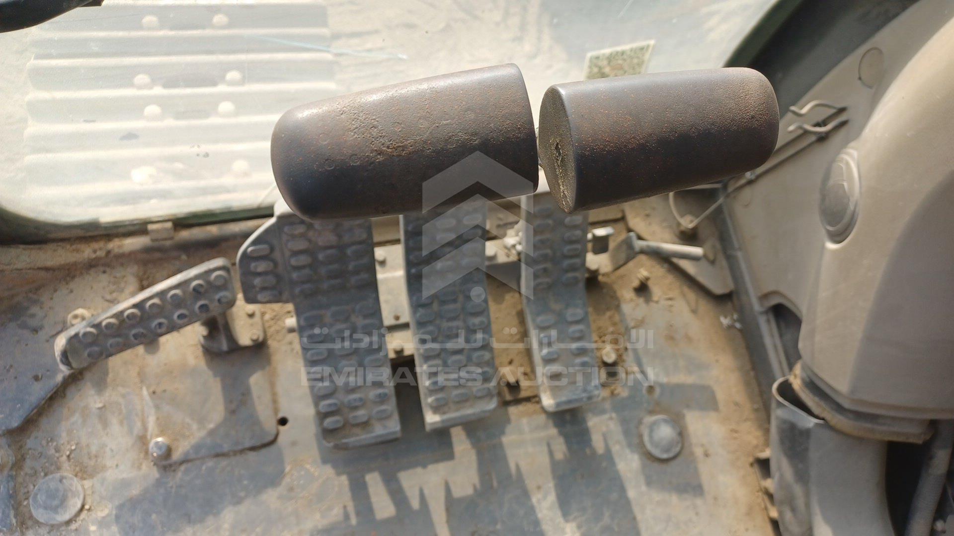 2022 HITACHI EXCAVATOR VIN: HCM1V400C00031293