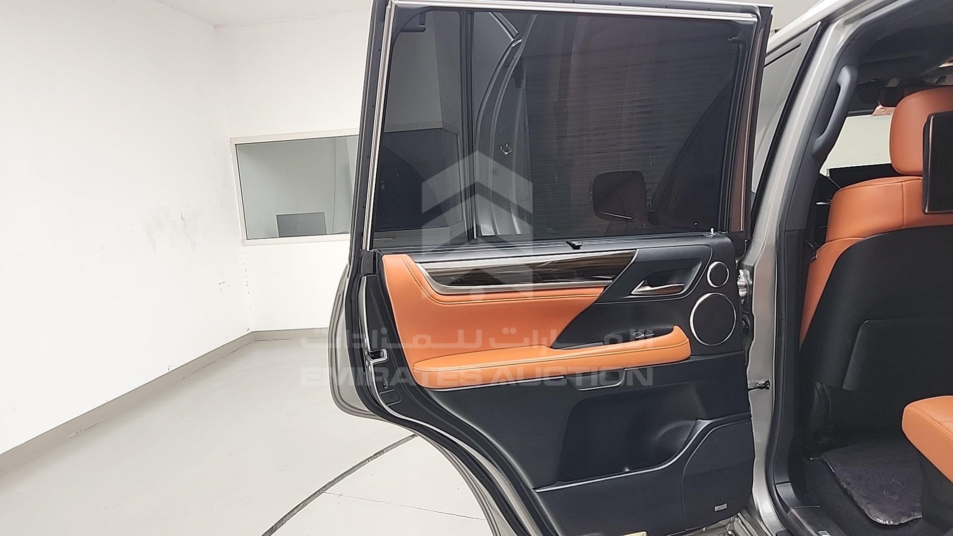 2018 LEXUS LX 570 VIN: JTJHY00W2J4259693