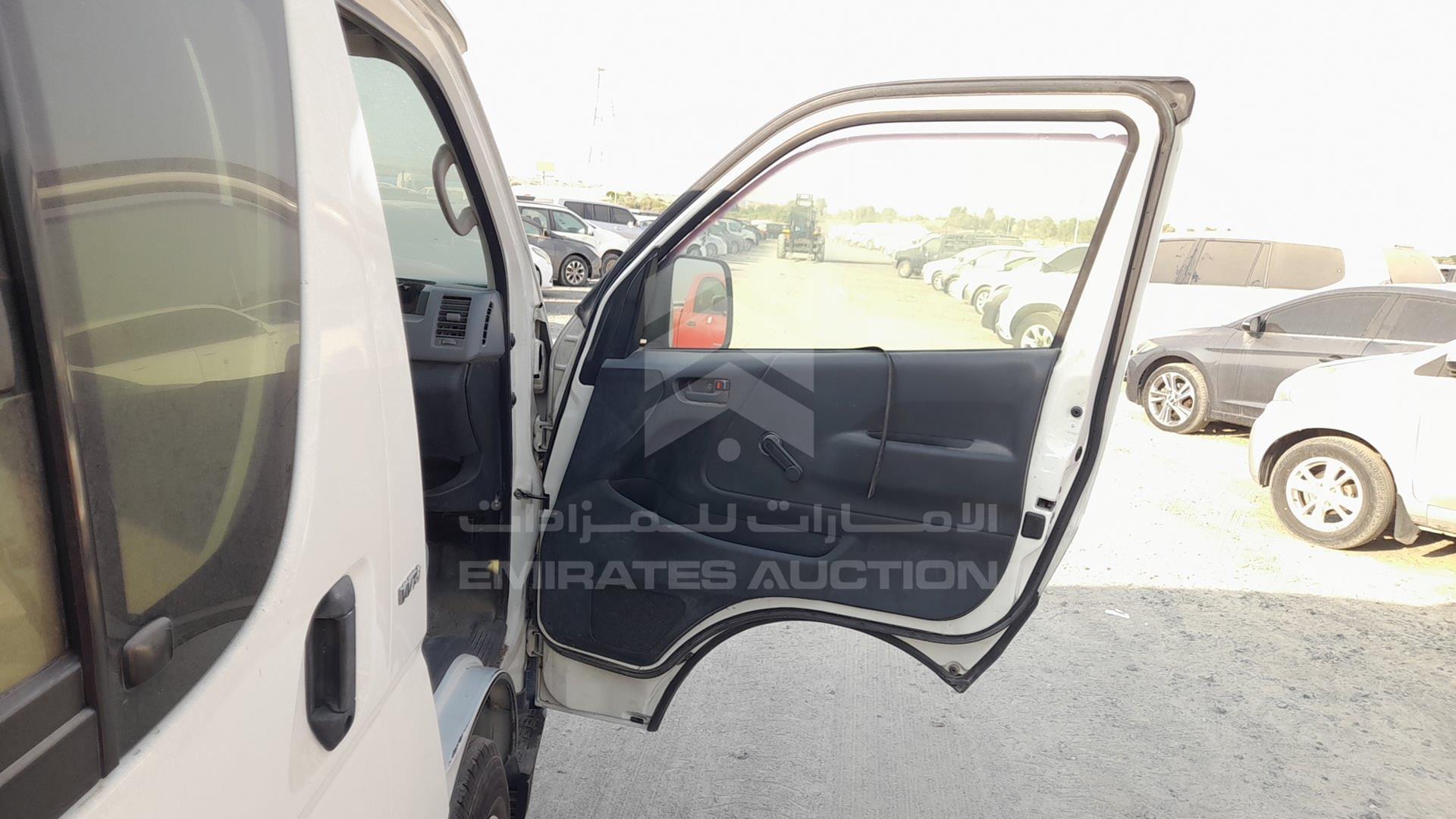 2007 TOYOTA HIACE VIN: JTGJX02P770011388