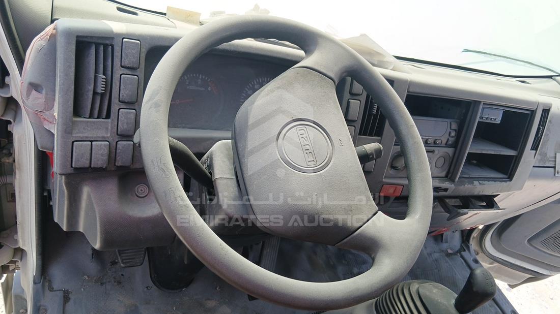 اسوزو ان ام ار 2014 — التحكمات في عجلة القيادة — صورة 13