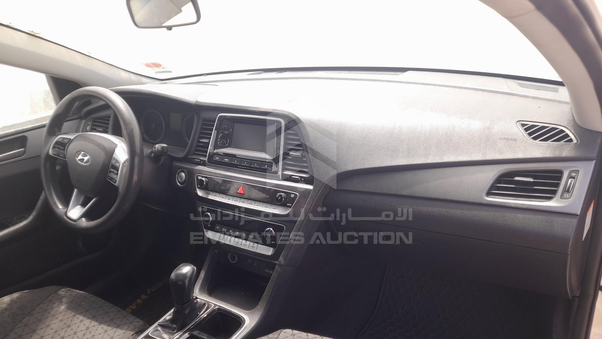 2019 HYUNDAI SONATA VIN: KMHE24130KA092977