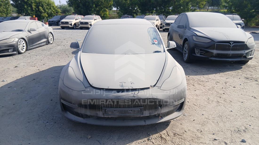 تيسلا موديل 3 2020 — الزاوية الأمامية بالكامل — صورة 1