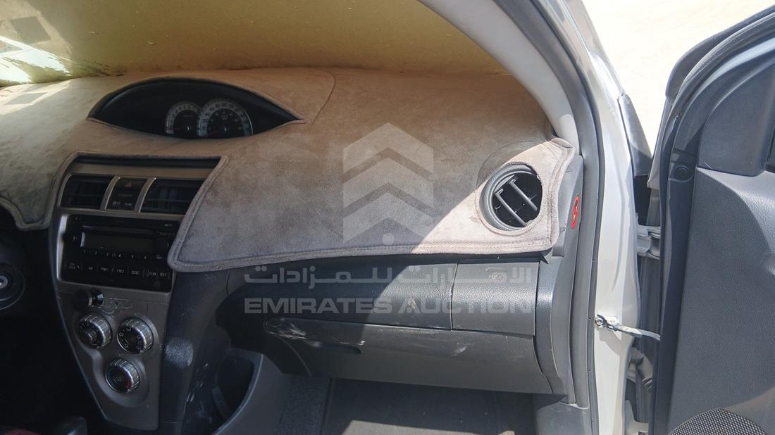 تويوتا ياريس 2008 — زاوية واجهة الراكب الأمامي الأيمن — صورة 23