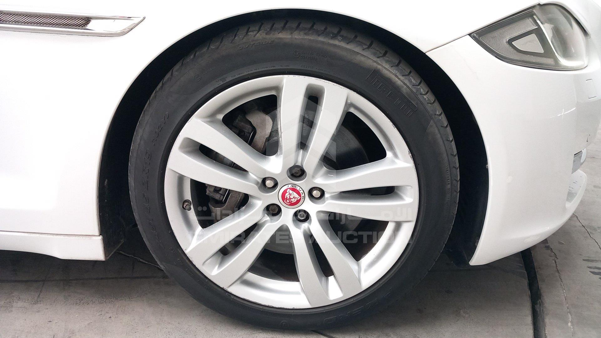 2016 JAGUAR X J VIN: SAJAA20A4G8V97706