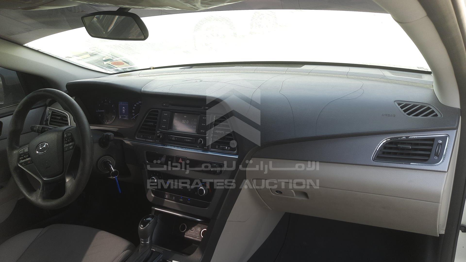 2016 HYUNDAI SONATA VIN: KMHE241G2GA122507