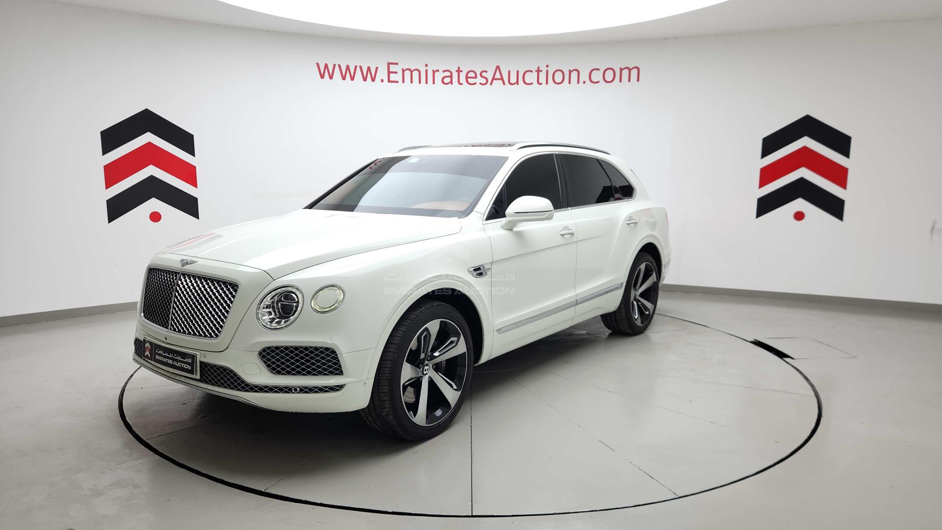 2018 BENTLEY BENTAYGA VIN: SJAAL1ZV5JC022898