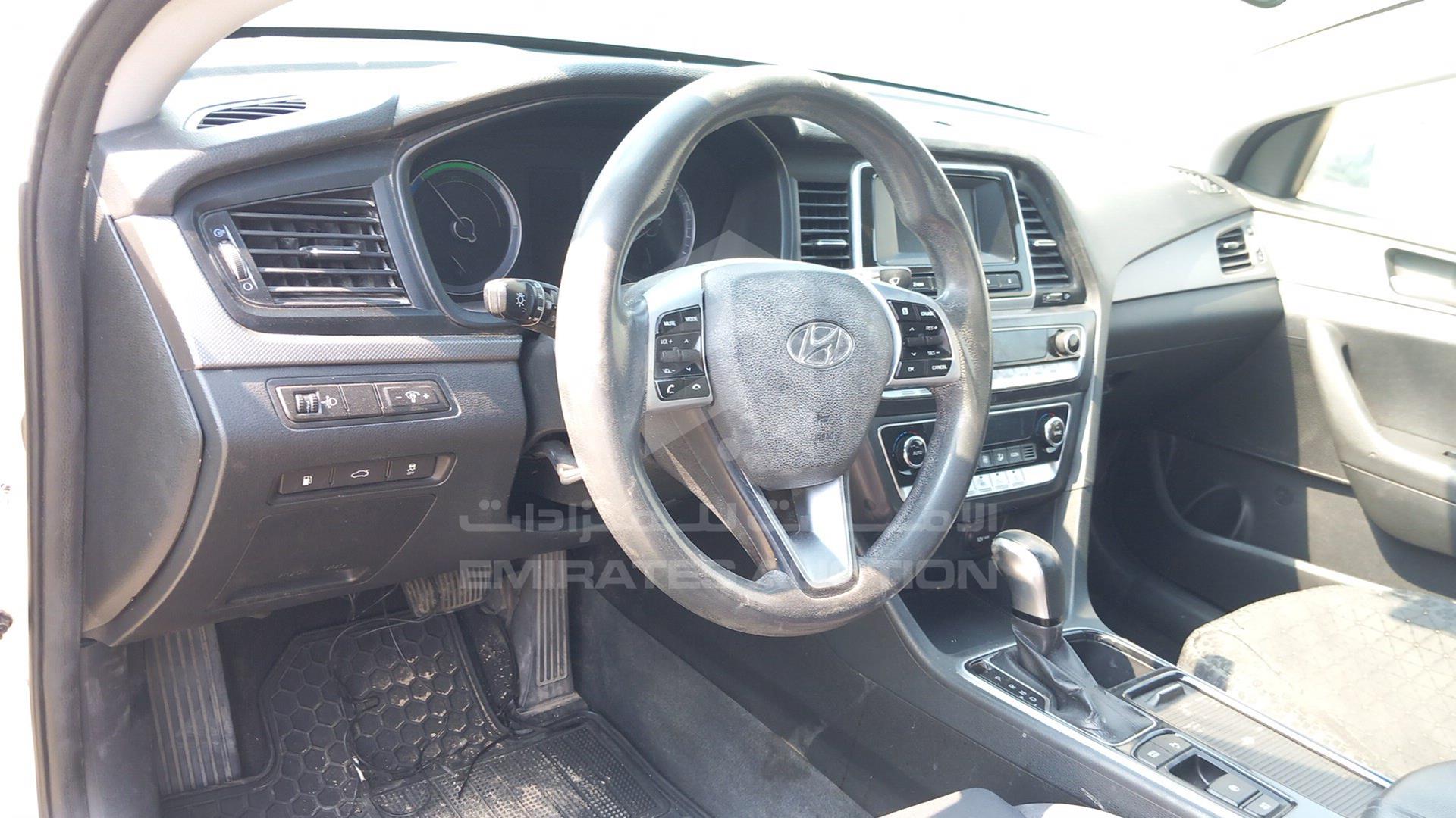 2018 HYUNDAI SONATA VIN: KMHE24131JA082134