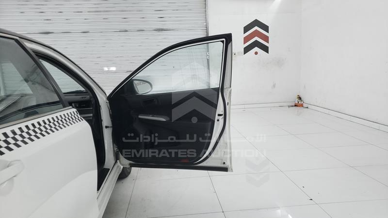 6T1BF9FK0HX697032 Auction: EmiratesAuction Lot: 404487 6T1BF9FK0HX697032 Toyota Camry 2017 WHITE Photo 24