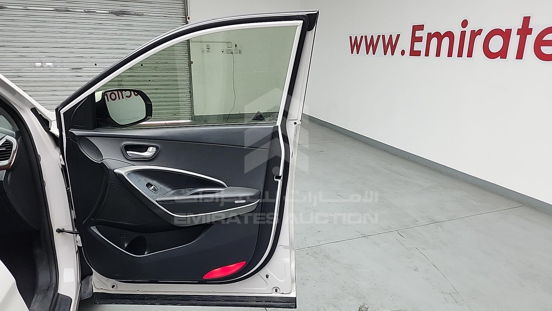2017 HYUNDAI SANTA FE VIN: KMHST81CXHU647299