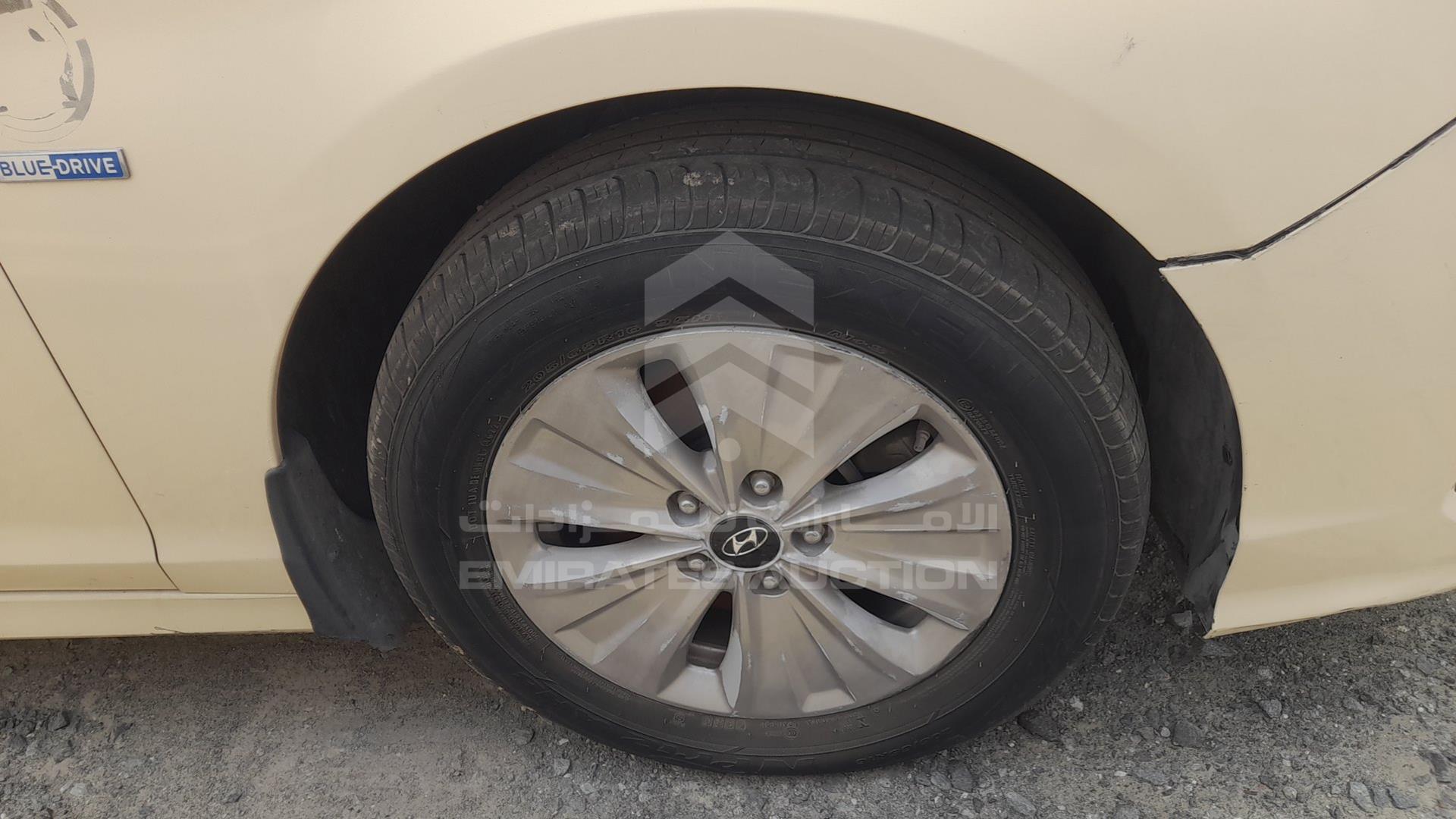 2018 HYUNDAI SONATA VIN: KMHE24132JA082126