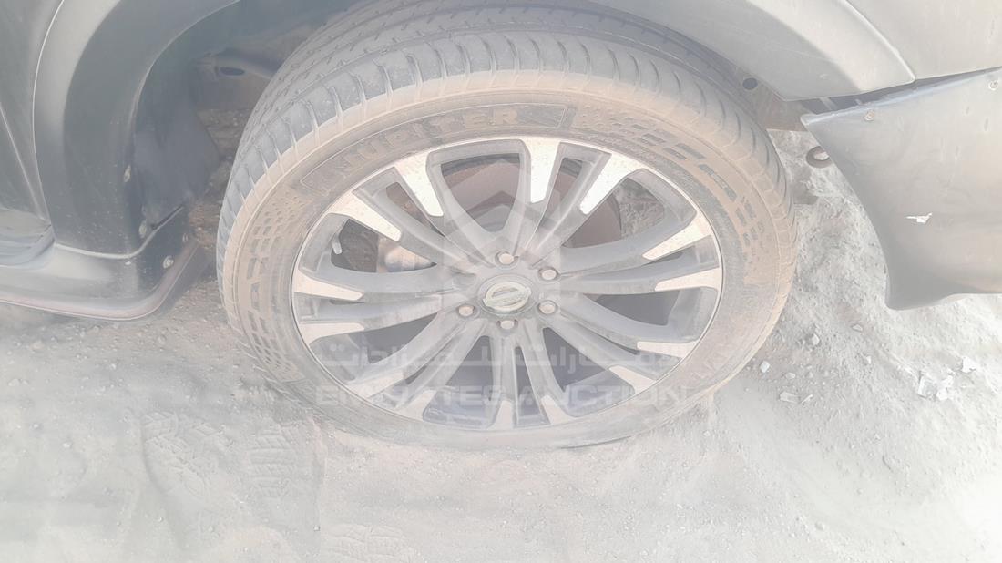 نيسان باترول 2011 — الإطار الأمامي الأيمن — صورة 29