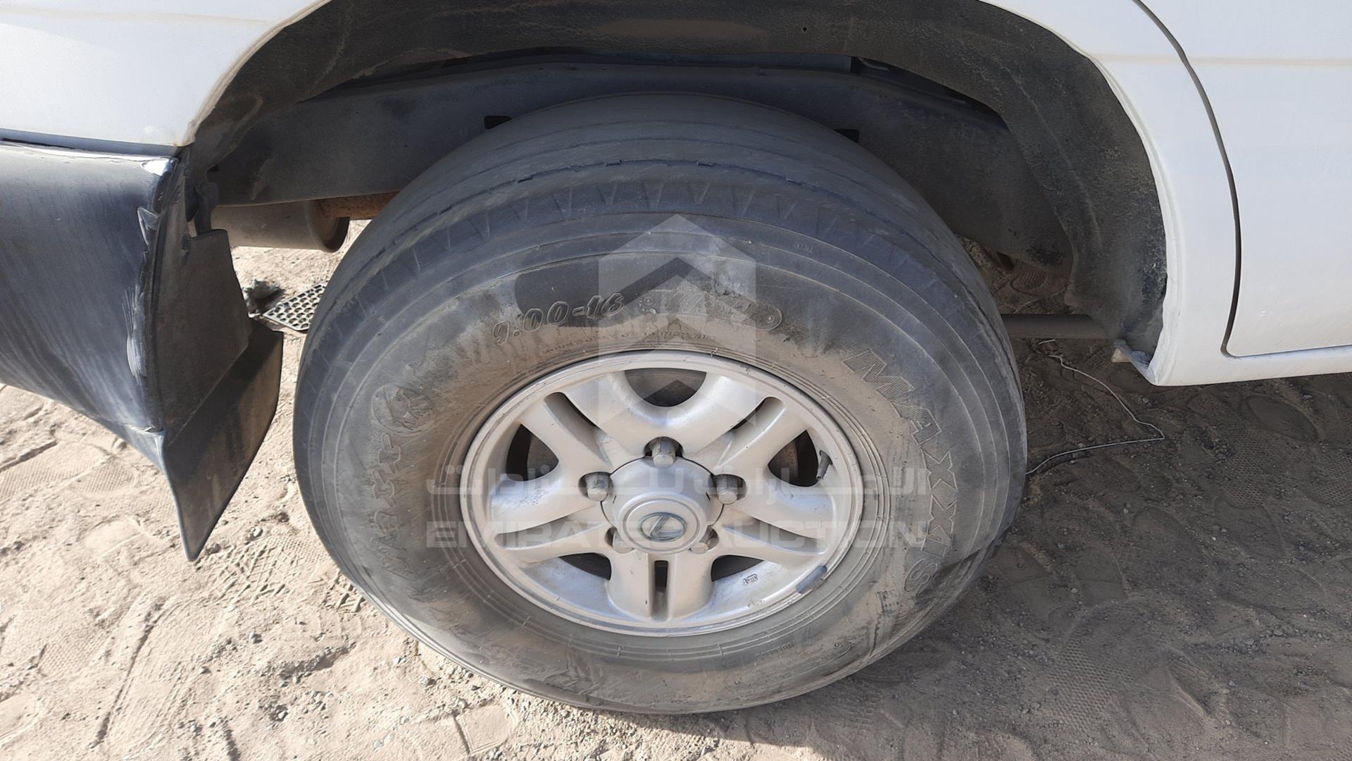 2001 TOYOTA LAND CRUISER VIN: JTGHJ01J313000908