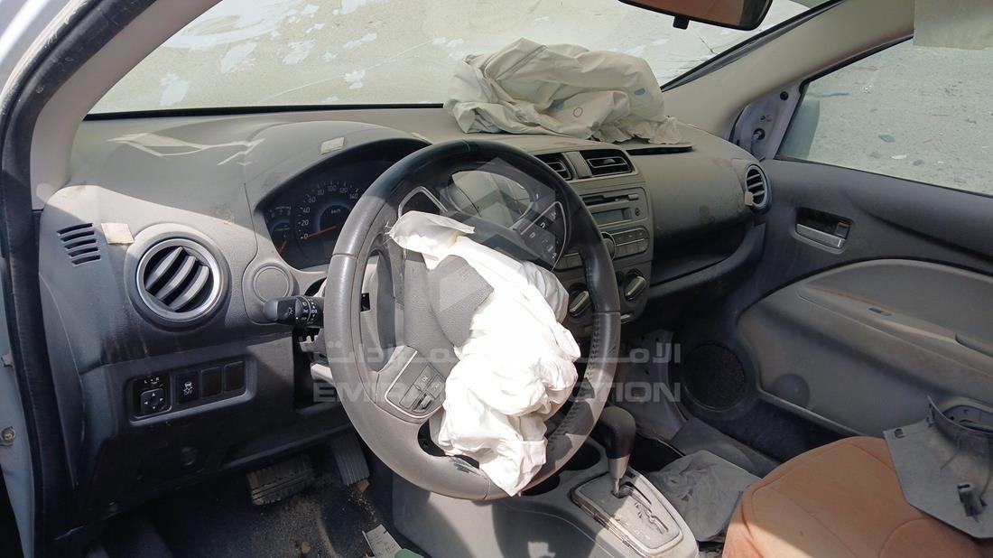 ميتسوبيشي اتريج 2021 — زاوية واجهة السائق الأمامية اليسرى — صورة 11