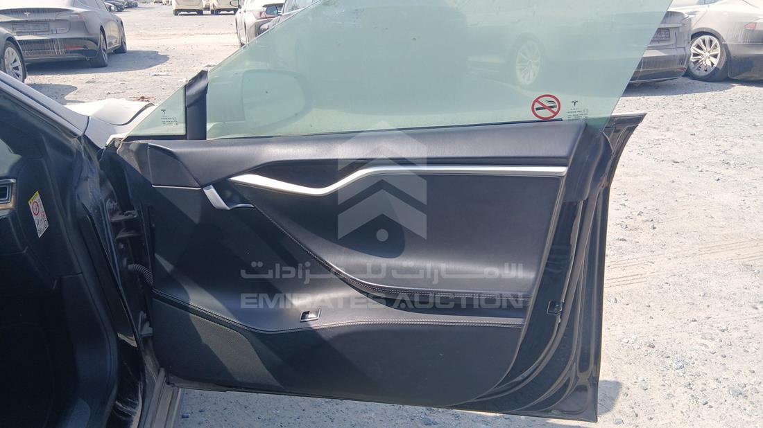 2018 Tesla Model S — Front Right Door — Photo 27