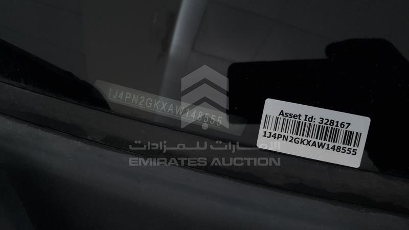 1J4PN2GKXAW148555 Auction: EmiratesAuction Lot: 406545 1J4PN2GKXAW148555 Jeep Cherokee 2010 BLACK Photo 5