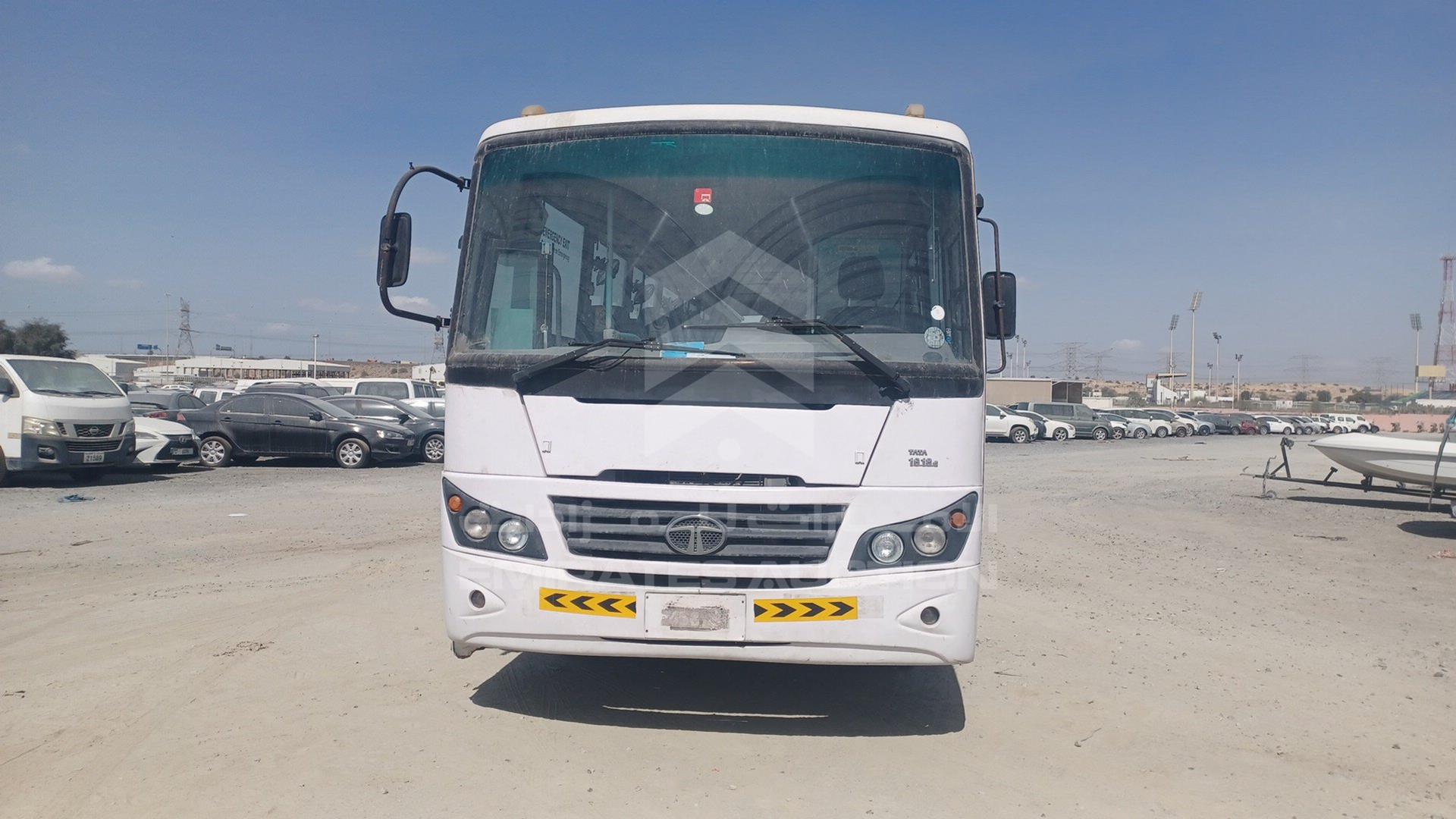 2016 TATA LPO1618 VIN: MAT449252G0L01936