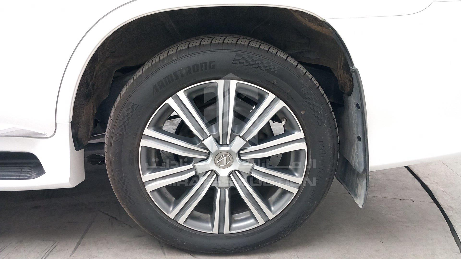 2016 LEXUS LX 570 VIN: JTJHY00WXG4203252