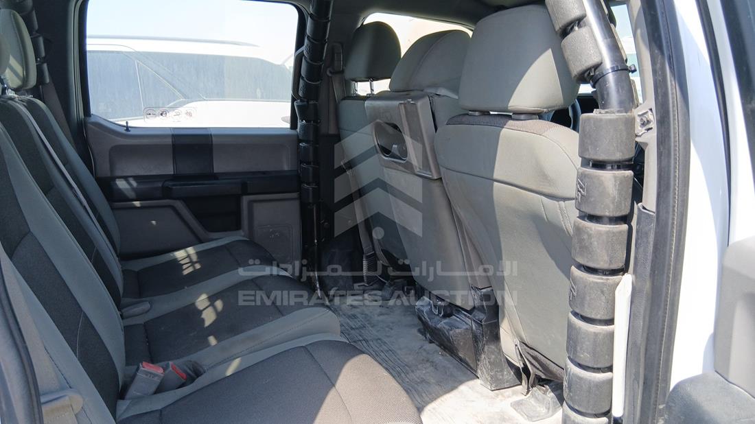 فورد اف 150 2020 — زاوية الراكب الخلفي اليمنى — صورة 23