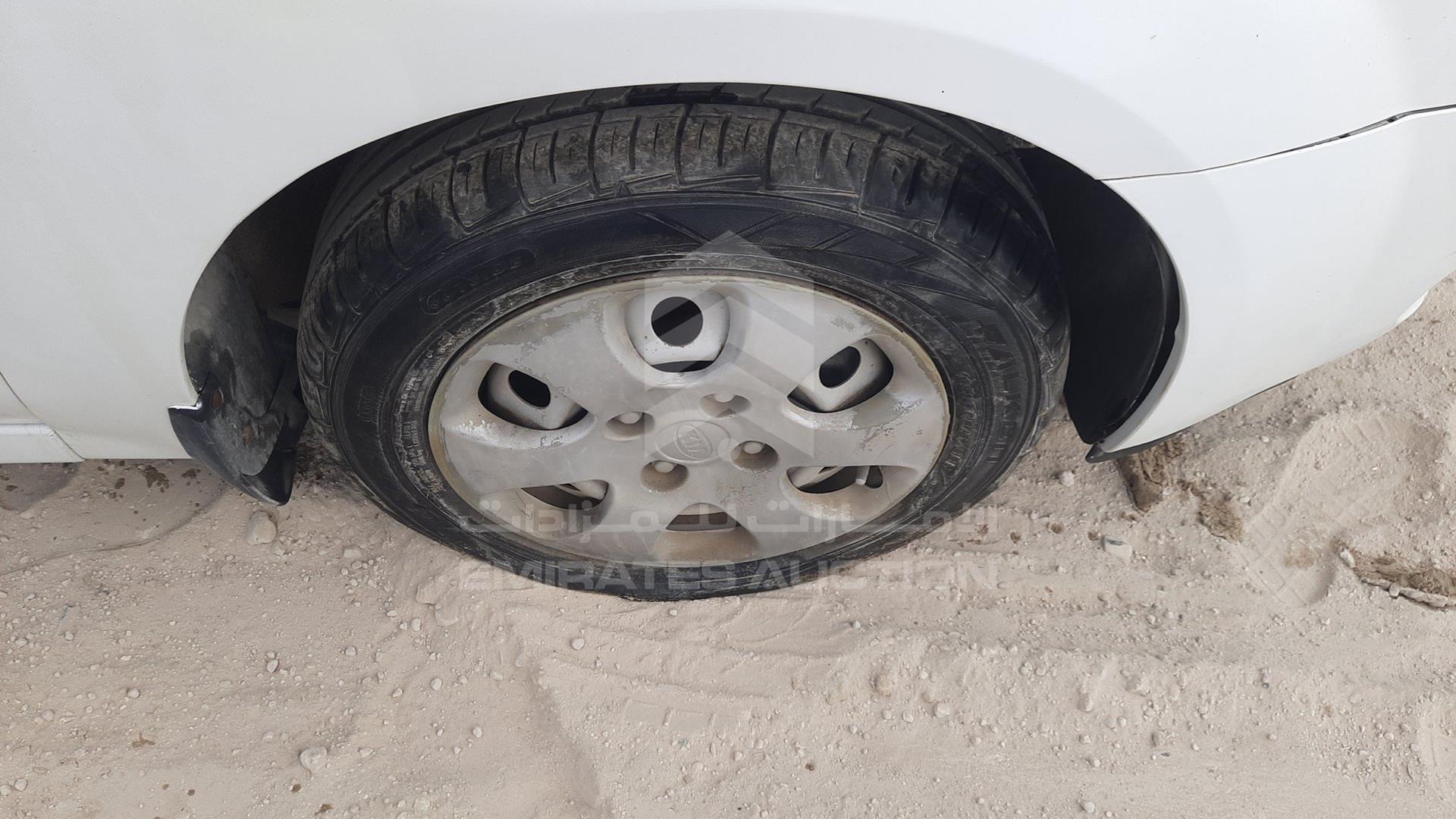 2005 KIA CERATO VIN: KNAFE242455118028