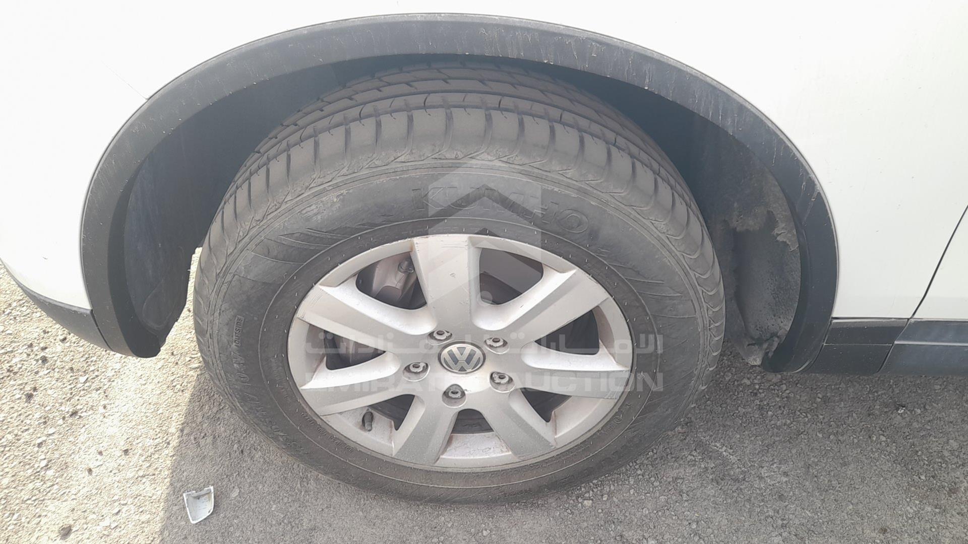 2013 VOLKSWAGEN TOUAREG VIN: WVGBC2BP7DD000304