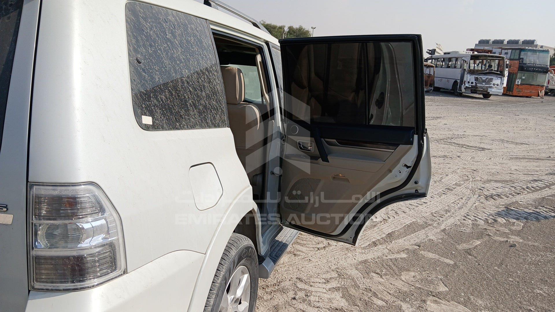 2014 MITSUBISHI PAJERO VIN: JMYLRV95WEJ709535