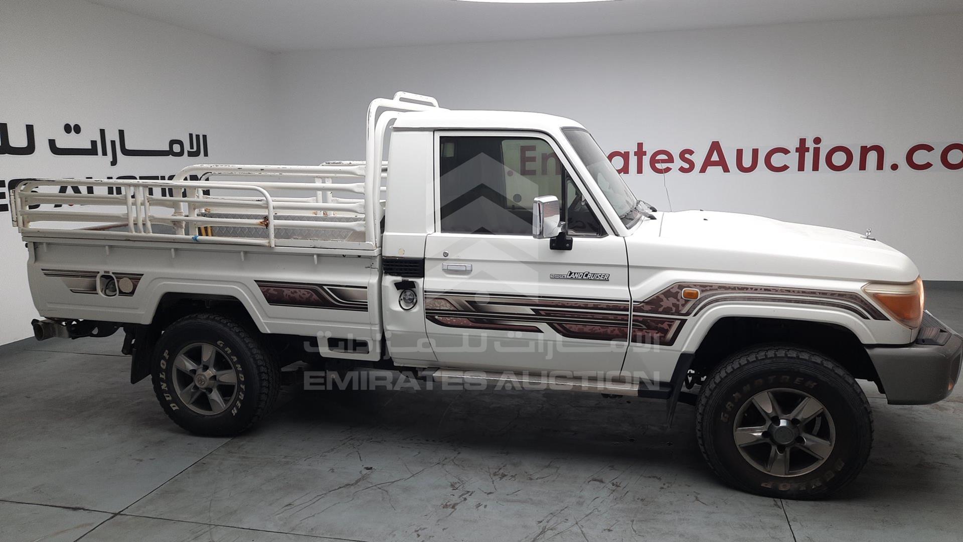 2013 TOYOTA LAND CRUISER VIN: JTFLU73J9D4538474