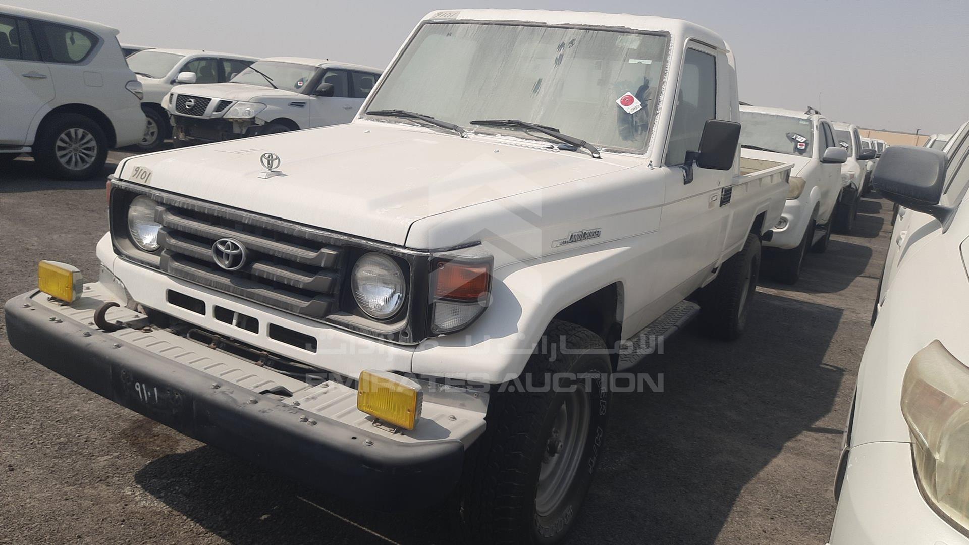 2000 TOYOTA LAND CRUISER PICKUP VIN: JTFLJ71J4Y8000999