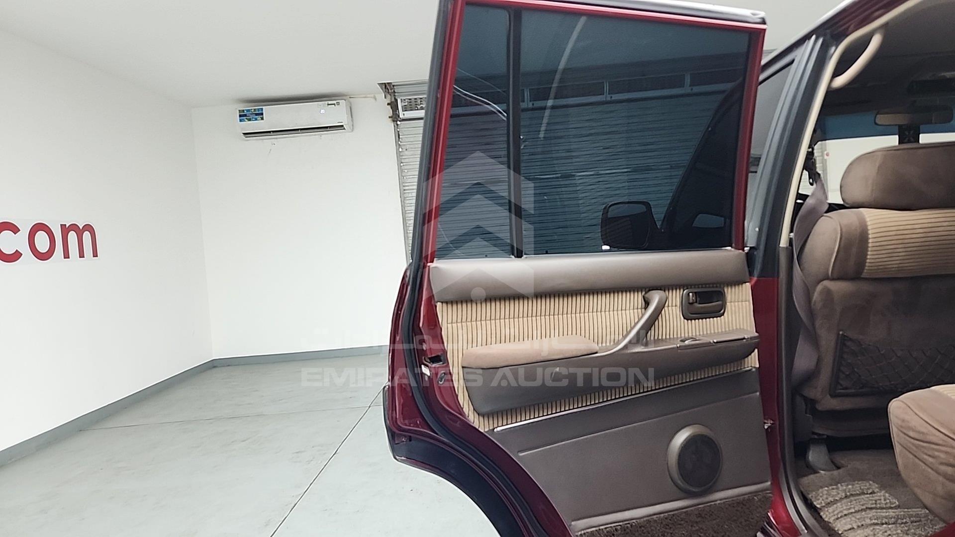 1990 TOYOTA LAND CRUISER VIN: FJ800000117