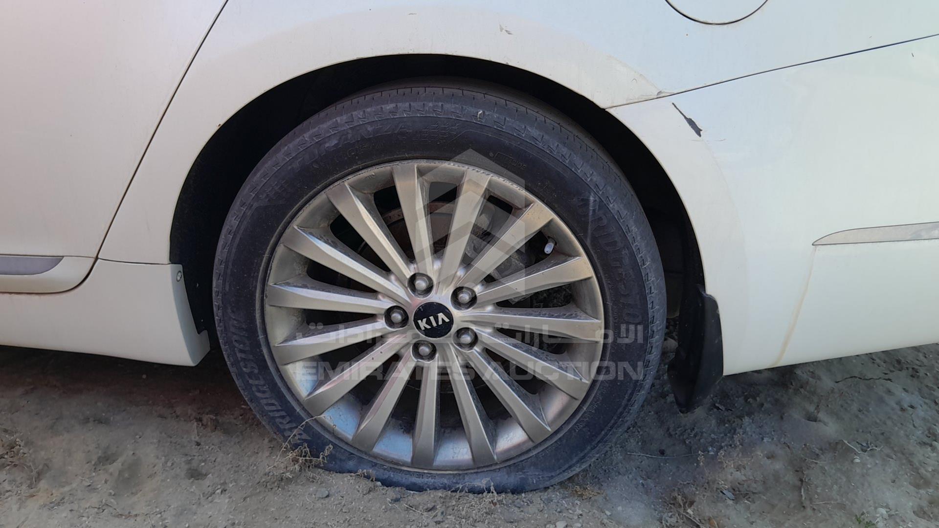 2012 KIA CADENZA VIN: KNALN4142C5064245