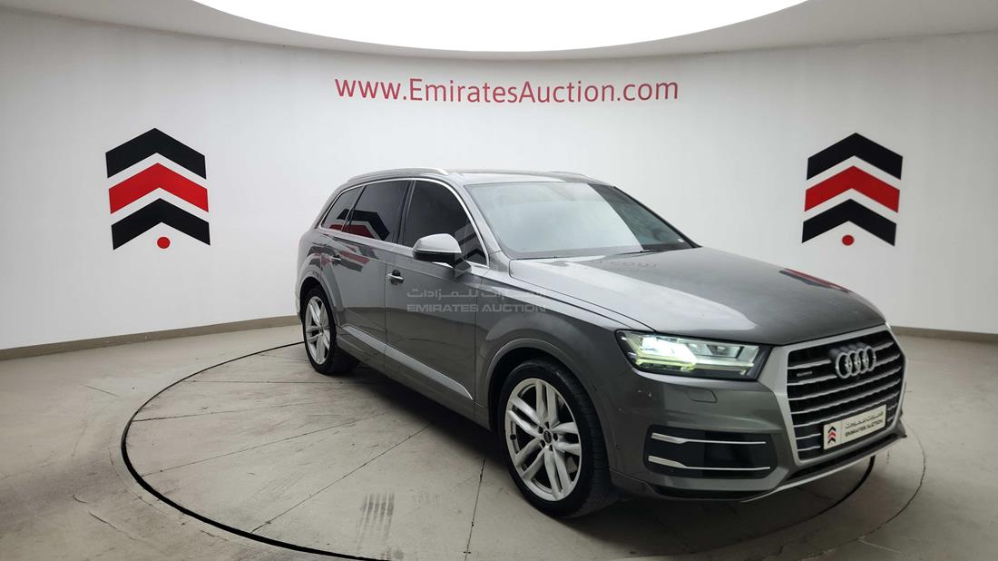 2017 Audi Q7 — Front Right Angle — Photo 12