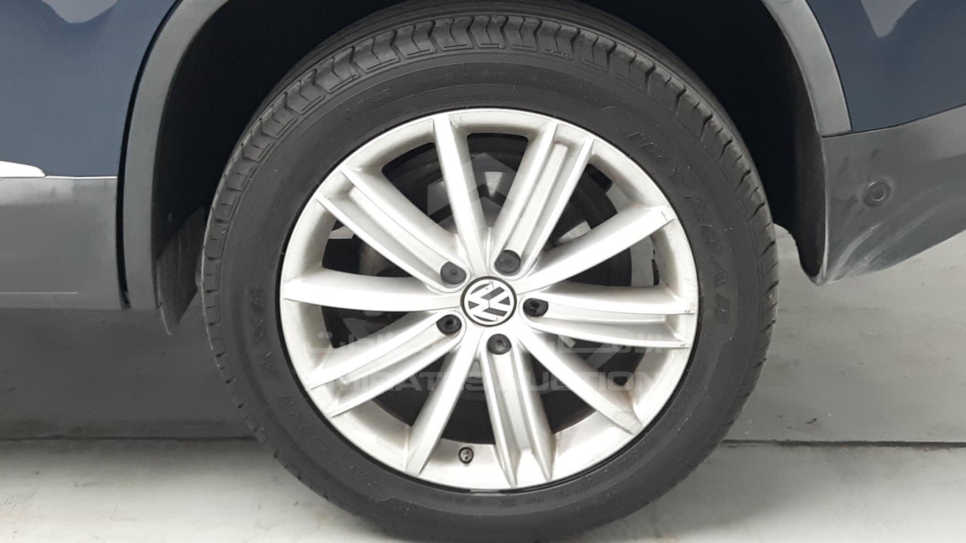 2015 VOLKSWAGEN TIGUAN VIN: WVGCE2AX1FW500403