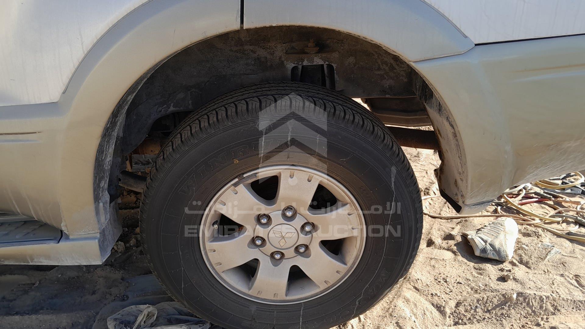 2004 MITSUBISHI PAJERO VIN: JE4MR62R04J702153