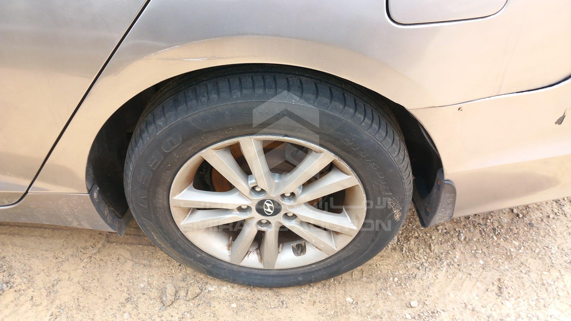 2015 HYUNDAI SONATA VIN: 5NPE24AF8FH039795