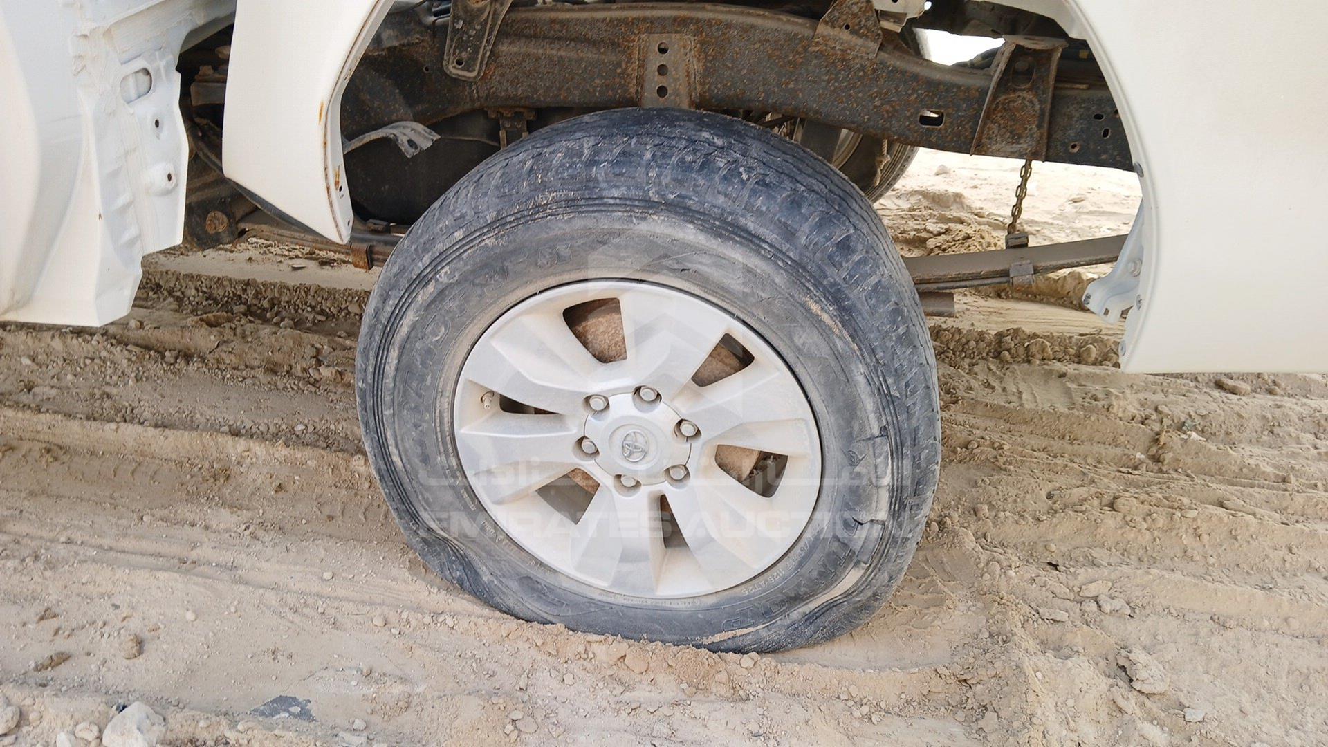 2019 TOYOTA HILUX VIN: MR0HX8CD6K0928783