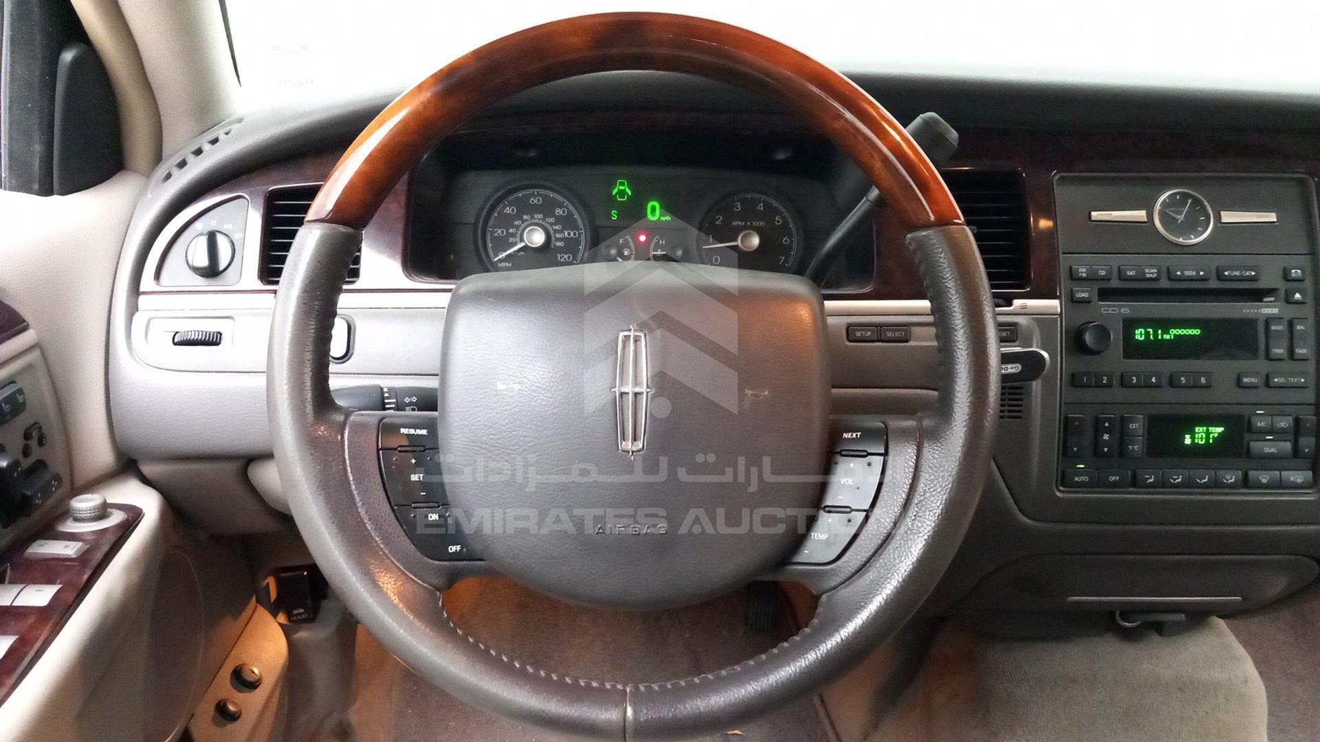 2010 LINCOLN TOWN VIN: 2LNBL8CV9AX752302