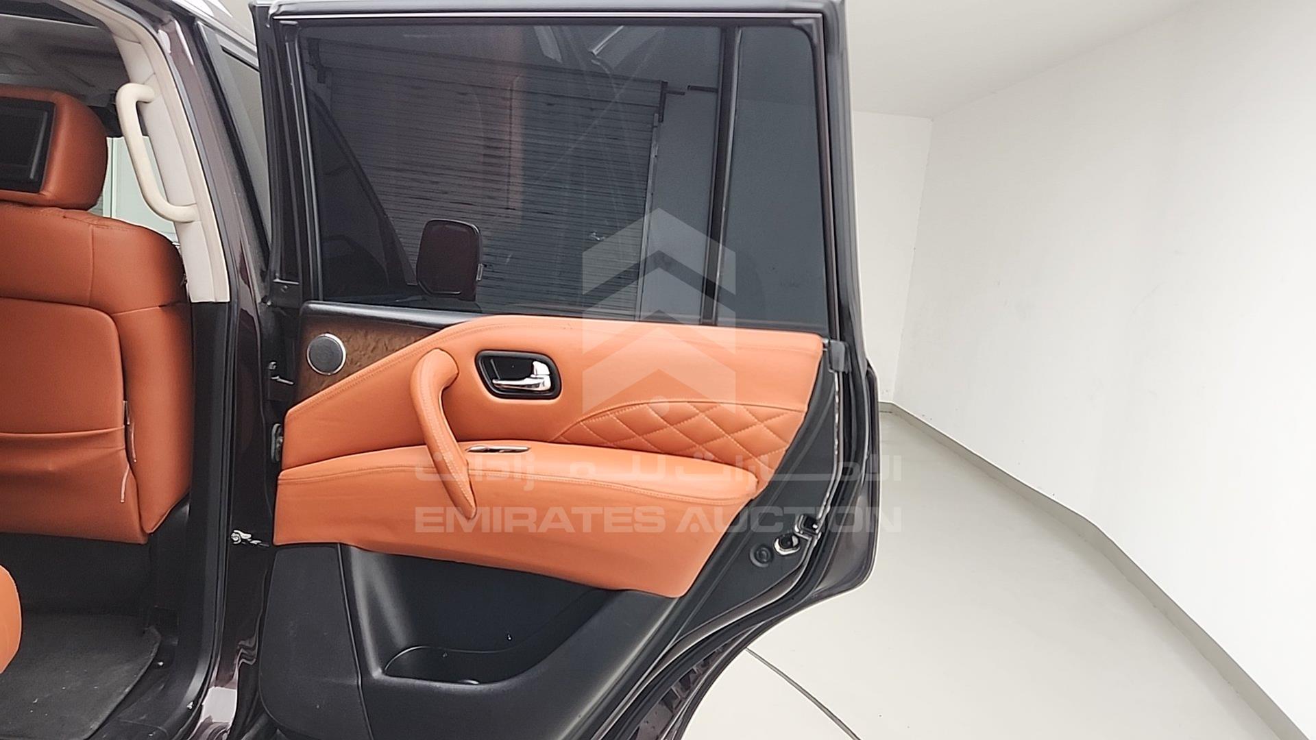 2011 INFINITI QX56 VIN: JNRAZ25Y0B9000342