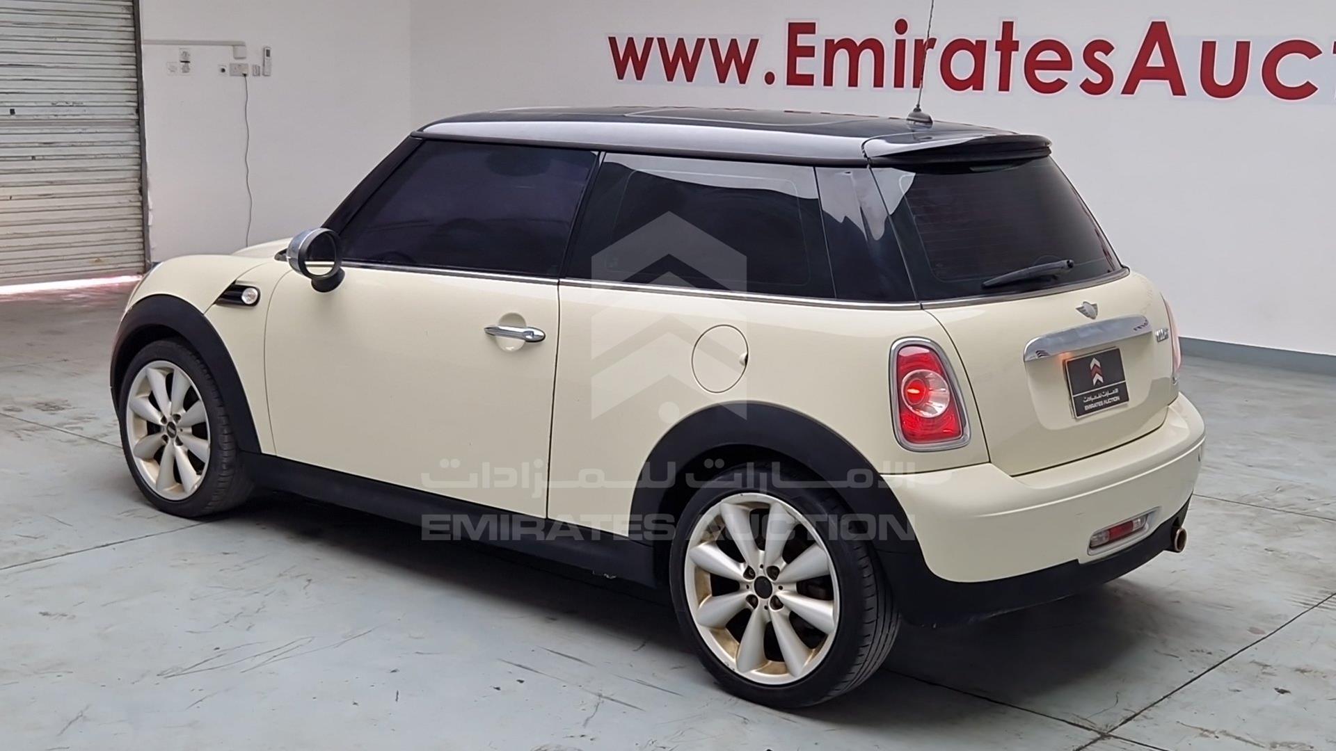2011 MINI COOPER VIN: WMWSU3108BT201771