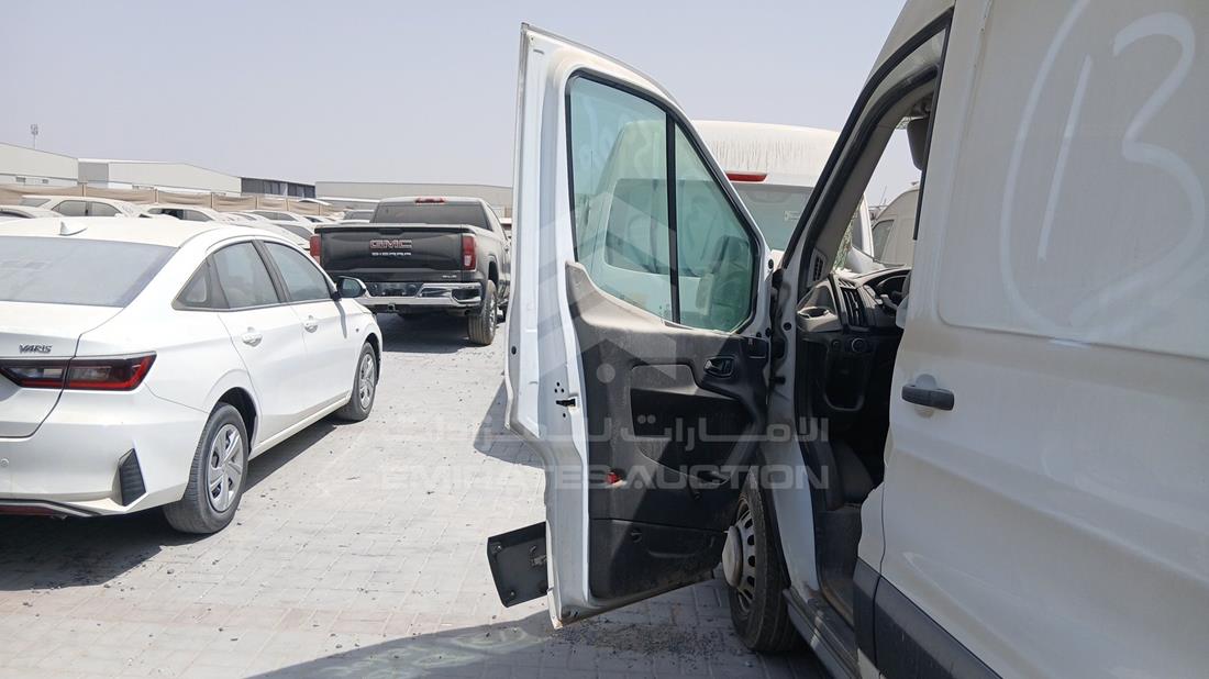فورد ترانزيت 2023 — الباب الأمامي الأيسر — صورة 11